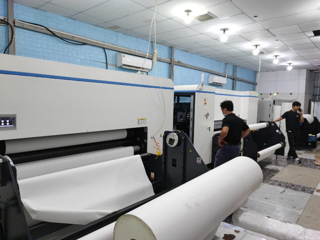 Dịch vụ in vải theo yêu cầu của công ty In vải Phượng Hoàng sử dụng máy móc sản xuất hiện đại